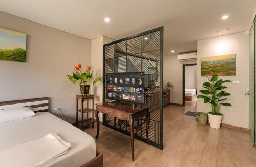 Hang Dao Apartment | Family room- Hoan Kiem Lake-Elevator- Old Quarter -Garden view