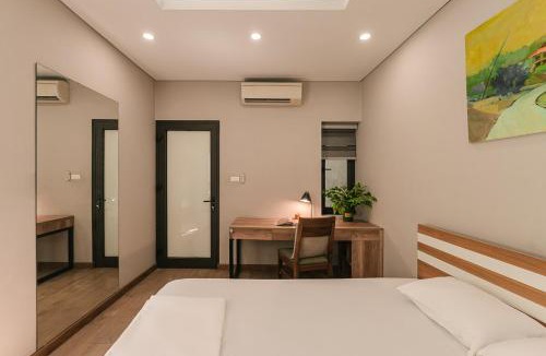 Hang Dao Apartment | Family room- Hoan Kiem Lake-Elevator- Old Quarter -Garden view
