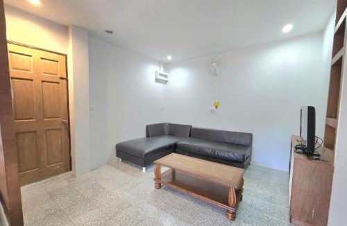Ban Chang Apartment | Family room XL