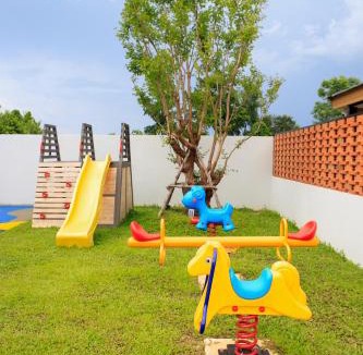 San Kamphaeng Villa | family villa by ongsa house chiang mai