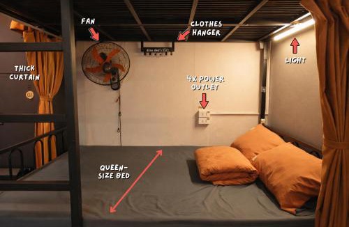 Hoan Kiem Hotel | FEMALE DORM - 3 mins to Train street - Top Floor Hostel - Big bed