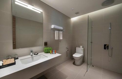 Cat Hai Apartment | Flamingo Cat Ba Resort Deluxe Mountain View - 1 Bedroom