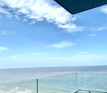Hoang Hoa Hotel | Flamingos Hải Tiến LUXURY view biển tầng cao và Biệt thự 4pn