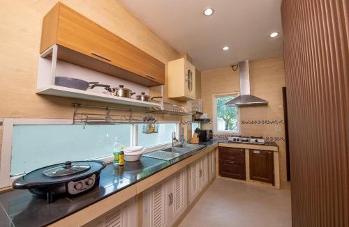 Phlabphla Villa | Garage House Bangkok-Car Theme Stay 8Bed 6Room