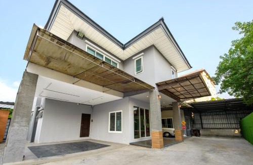 Phlabphla Villa | Garage House Bangkok-Car Theme Stay 8Bed 6Room