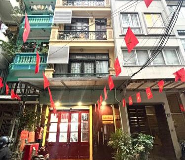Van Mieu Apartment | Golden House