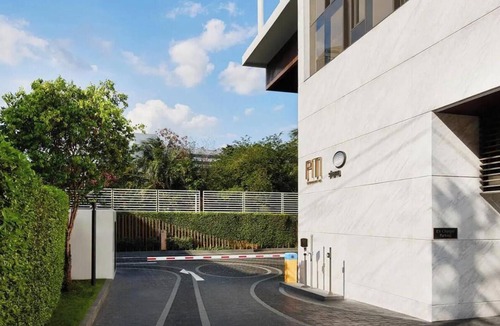 Phra Khanong Apartment | GRAND DELUXE ONE-BEDROOM LOFT WITH PRIVATE BALCONY CITY VIEWS