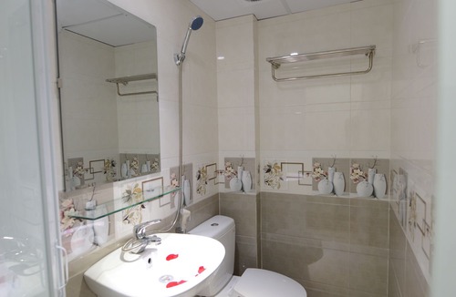 Hang Buom Hotel | Hanoi Golden Hostel