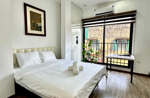 Lang Ha Apartment | Hanoi IRIS Homestay 34 Nguyên Hồng