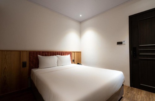 District 4 Hotel | Haven Hut Riverside Hotel