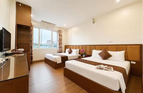 Nhat Tan Hotel | Ho Sen Xanh Hotel