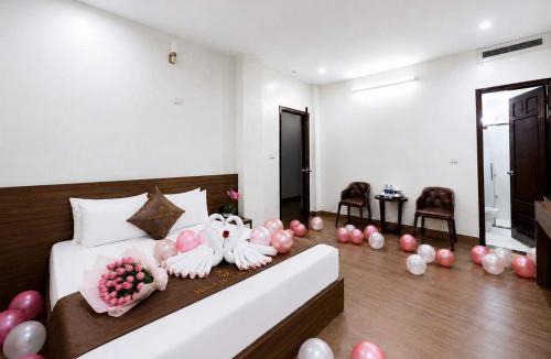 Nhat Tan Hotel | Ho Sen Xanh Hotel