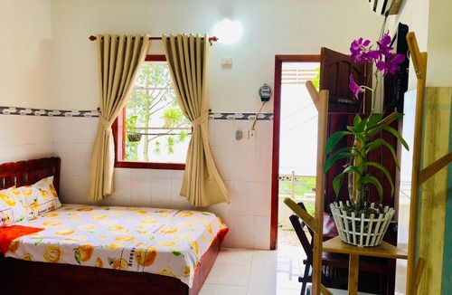 Duong Dong Hotel | HOANG BAO VY - Night Market Guesthouse