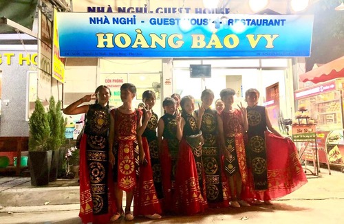 Duong Dong Hotel | HOANG BAO VY - Night Market Guesthouse
