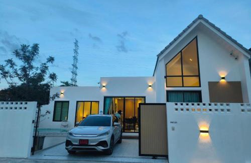 Bang Saen Ville House | Holiday Pool Villa Bangsean Chonburi - 3 Bedrooms Villas up to 12 people
