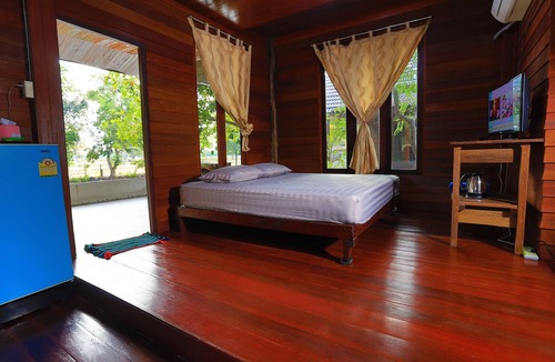 Chamni Hotel | Home Style Resort