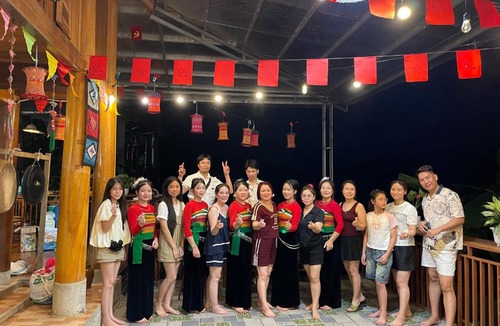 Kho Muong House | House By The Stream
