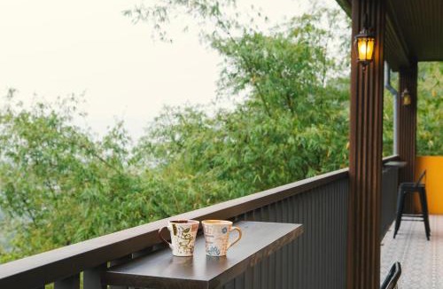 Hoa Binh House | House on a hill with stunning views Hoa Binh Lake