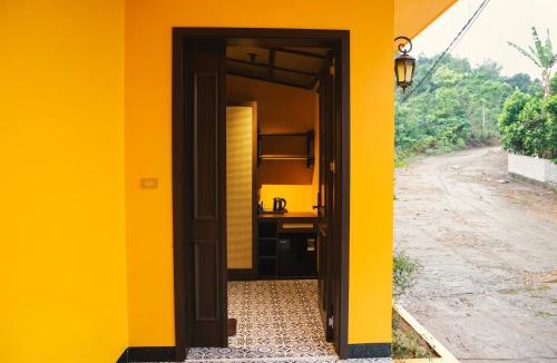 Hoa Binh House | House on a hill with stunning views Hoa Binh Lake
