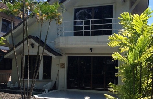 Kram House | Idyllic beach villa C7 through the tropical garden to the "private beach"
