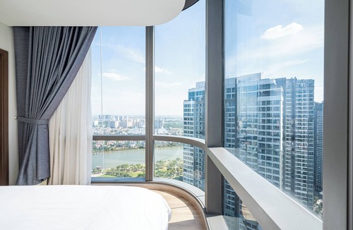Hang Xanh Hotel | Isabelle Luxury inside Landmark 81 Tower