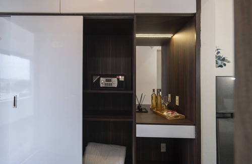Van Mieu Hotel | Ivy Luxury Hotel & Apartment