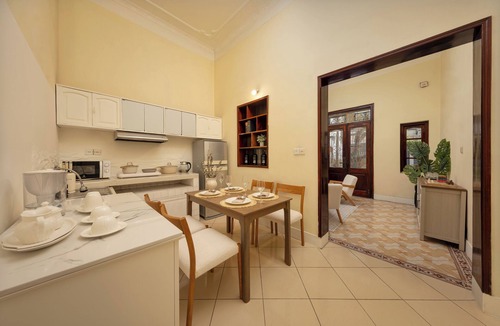Tay Ho House | Jacuzzi House West Lake with Spacious Balcony