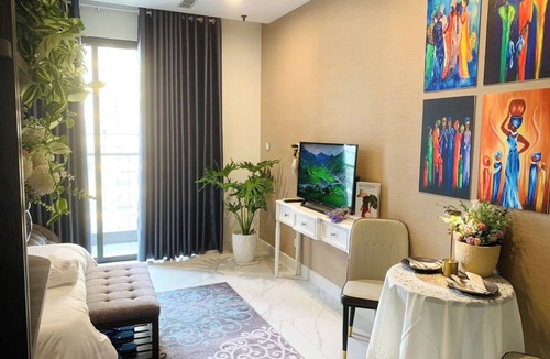 District 9 Apartment | Junior Studio by AQHOMES - Vinhomes Grand Park