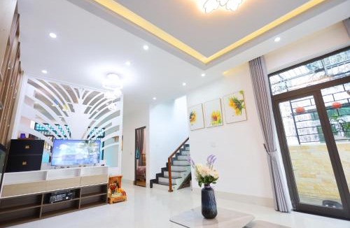 Huong Thuy Hotel | KenPPi HOMESTAY - NGUYÊN CĂN, đậu nhiều xe ô tô