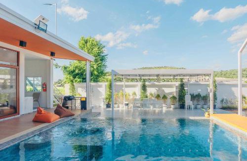 Nong Khae Villa | KN Pool Villa Saraburi