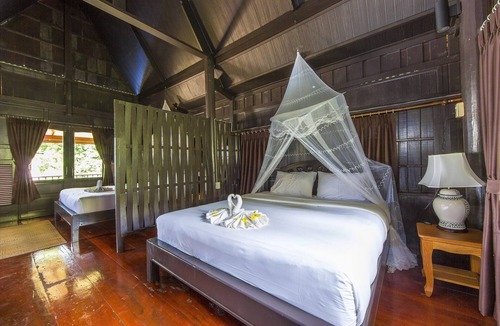 Bang Saphan Noi Hotel | Koh Talu Island Resort