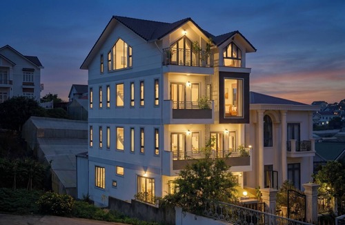 Phuong Villa | KP VILLA - 5 ROOMS - 5 BEDS Peaceful and full of nature light!