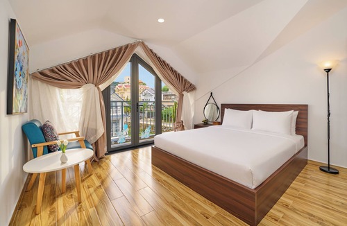 Phuong Villa | KP VILLA - 9 ROOMS - 11 BEDS Peaceful, full of natural light!
