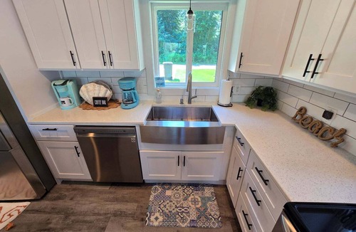 Ferrysburg House | Lakefront "Wine Down" Cottage