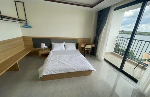 Dak Mil Hotel | Lakeside Hotel
