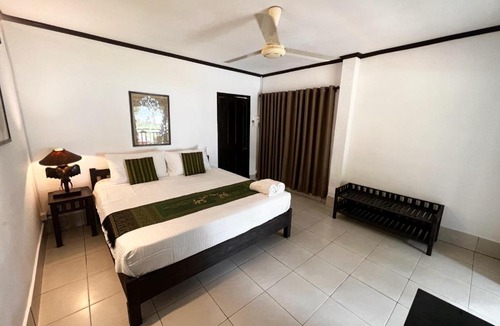 Vientiane Prefecture Hotel | Lao Lake House
