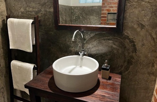Vientiane Prefecture Hotel | Lao Lake House