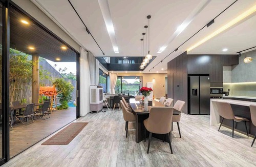 Tho Quang Beach Villa | Large luxury villa, 5 bedrooms, huge pool, steps to beach, mountain views