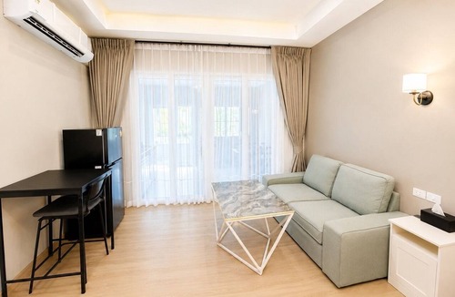 South Pattaya Hotel | Large Studio with Kitchen – 50m from Jomtien Beach