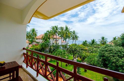 Central Mui Ne Beach Resort | Le Aqua Resort & Spa Phan Thiet - Swiss Village Resort & Spa