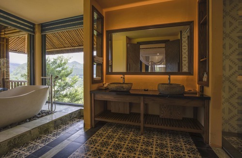 Van Chan Resort | Le Champ Tu Le
