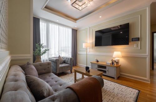 Phuong 6 Apartment | Leman Luxury Suite with Rooftop Pool & Gym