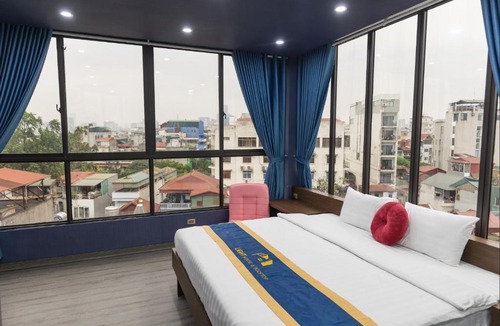Van Mieu House | Light House & Rooftop