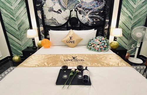 District 12 Hotel | Love Luxury Hotel Vuon Lai