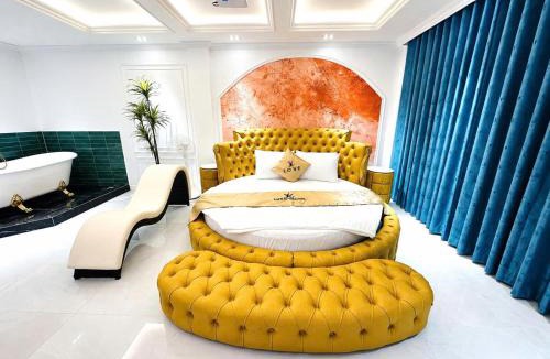 Hoc Mon Hotel | Love Luxury Hotel Bà Điểm