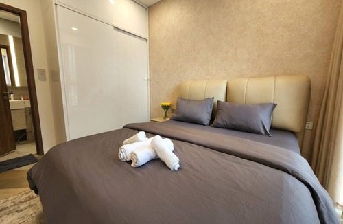 Thu Thiem Apartment | Lovely condo with Stunning view pool