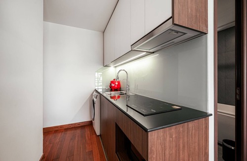 Ba Dinh Hotel | Luxe Paradise Suites Doi Can