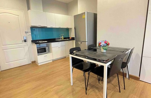 Khlong Ton Sai Apartment | Luxurious 2-Bedroom Apartment Near Chao Phraya River