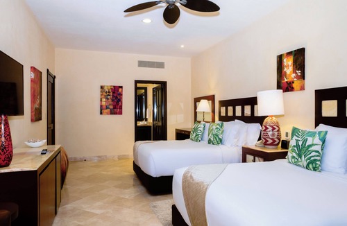 South Shore Hotel Area Resort | Luxurious Beach Resort in Puerto Vallarta-2 Bedroom Beach Condo for the holidays