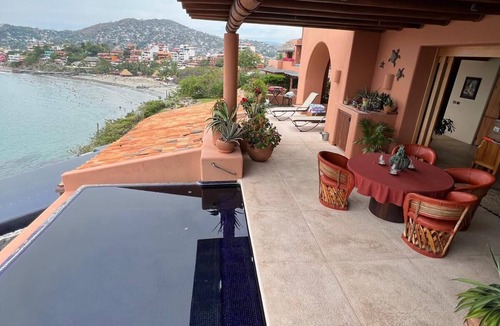 Playa la Madera Condo | Luxurious Condo with Stunning Bay Views in Zihuatanejo